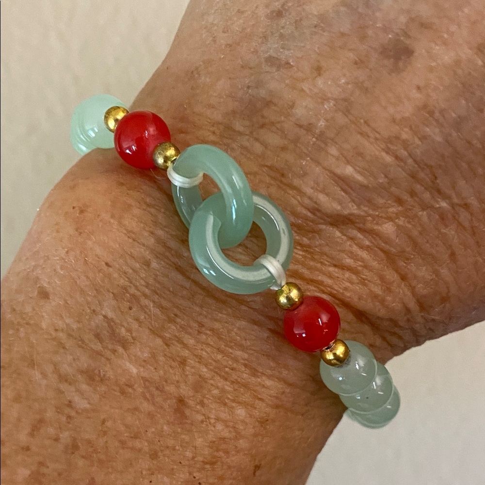 Jade-Style Green Beaded Stretch Bracelet w Red Accents